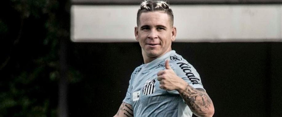 Santos vende destaque por R$ 40 milhões a clube do exterior