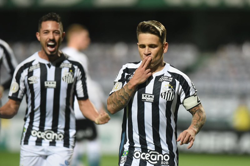Santos bate o Coritiba. Foto: Ivan Storti