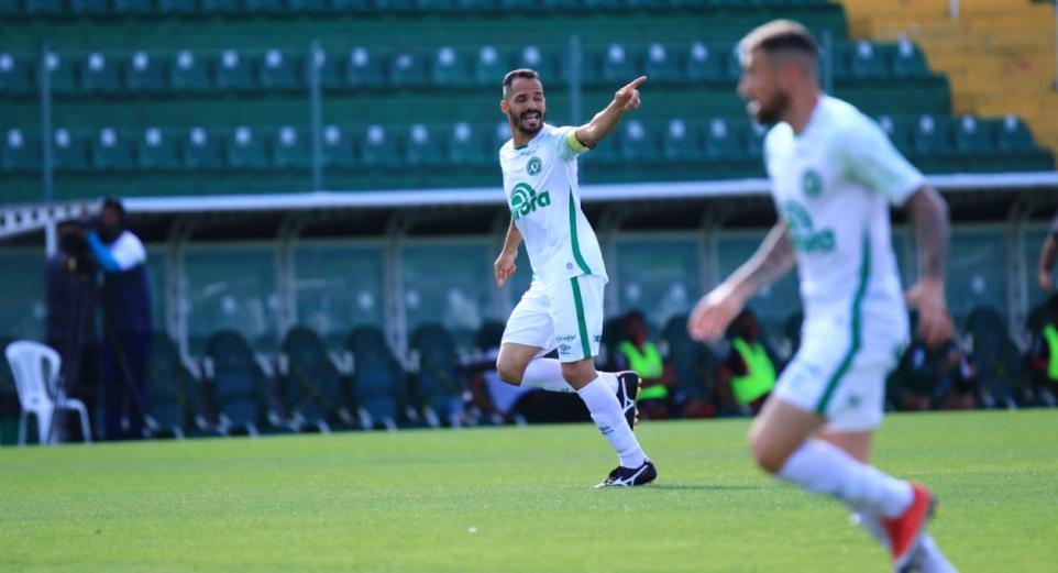 SÉRIE B: Chapecoense perde chance de assumir a ponta e CRB goleia Operário