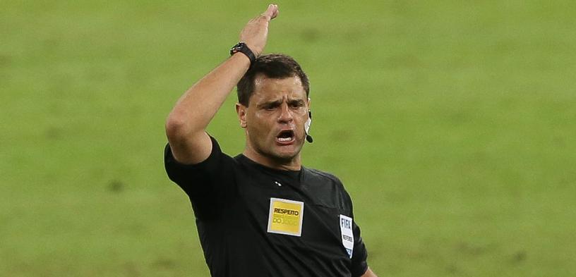 Rafael Traci foi o homem do apito, mas... (Foto: Cesar Greco)