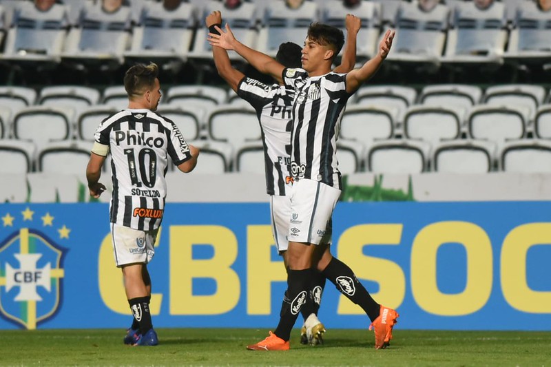 BRASILEIRÃO: Em dia de empates, Santos vence e afunda o Coritiba