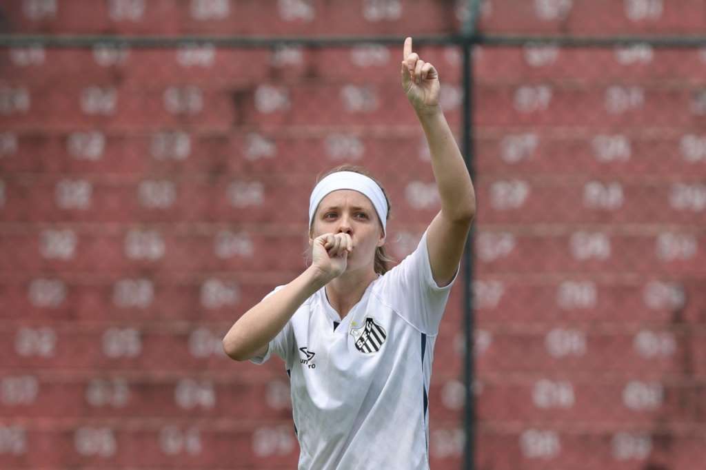 Santos estreia com vitória