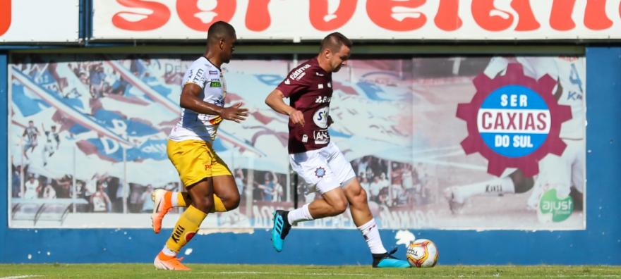 Caxias-RS 0 x 1 Novorizontino-SP – Guilherme Queiroz brilha e garante liderança paulista