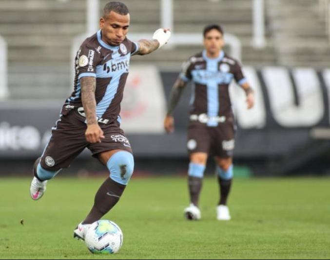 Corinthians, de novo, só a camisa. Foto: Rodrigo Coca