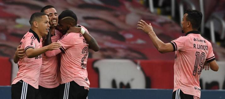 Internacional 2 x 0 Vasco – Quarta vitória seguida e volta à liderança do Brasileiro