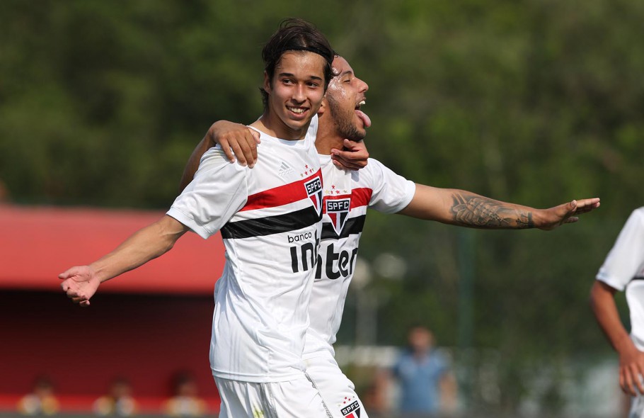 BRASILEIRO SUB-17: São Paulo vence clássico com o Santos e se mantém líder