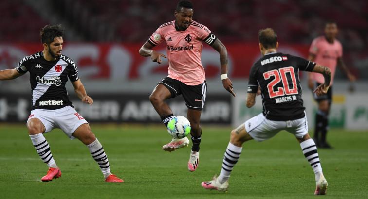 Interino elogia 2º tempo do Vasco e tem esperança de mudanças com novo técnico