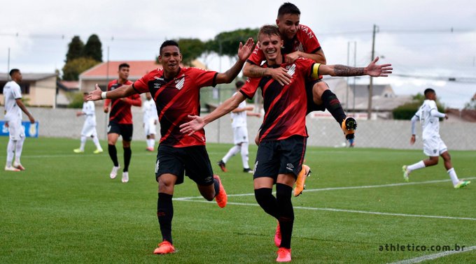 BRASILEIRO SUB-20: Athletico-PR vence o Atlético-MG e assume liderança
