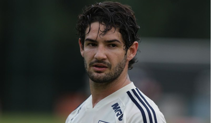 Do estrelato ao desemprego: atacante ex-São Paulo completa dois meses sem clube