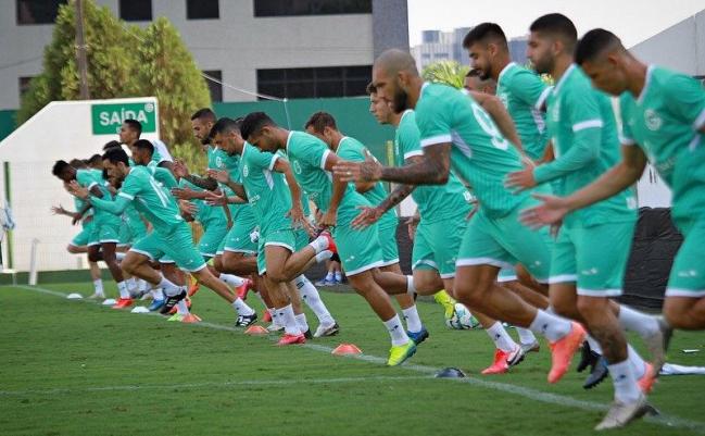 Sem técnico e desfalcado, Goiás encara Botafogo para tentar iniciar reação