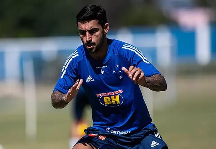 Série B: Negociação mela e lateral é reintegrado por Felipão no Cruzeiro