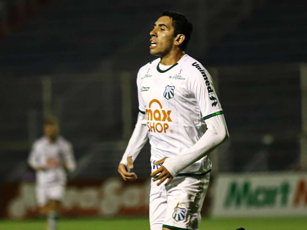 Da várzea em Campinas, atacante ganha chance na Caldense e estreia com gol de placa