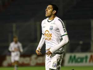 Da várzea em Campinas, atacante ganha chance na Caldense e estreia com gol de placa