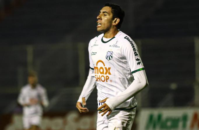 Tevez ganhou chance na Caldense e marcou gol de placa em seu primeiro jogo (Foto: Renan Muniz/Caldense)