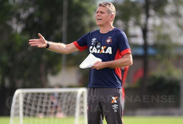 Contratado para ser dirigente, Autuori também será técnico no Athletico-PR