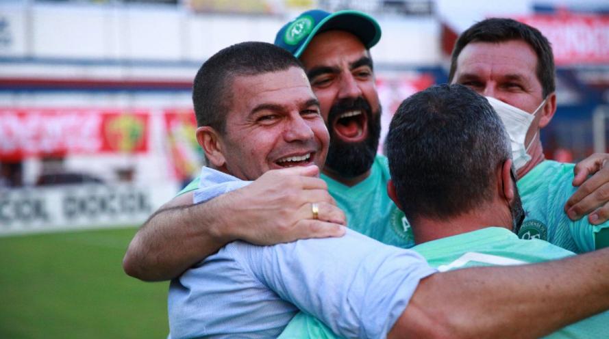 Pela liderança da Série B. (Foto: Márcio Cunha / Chapecoense)
