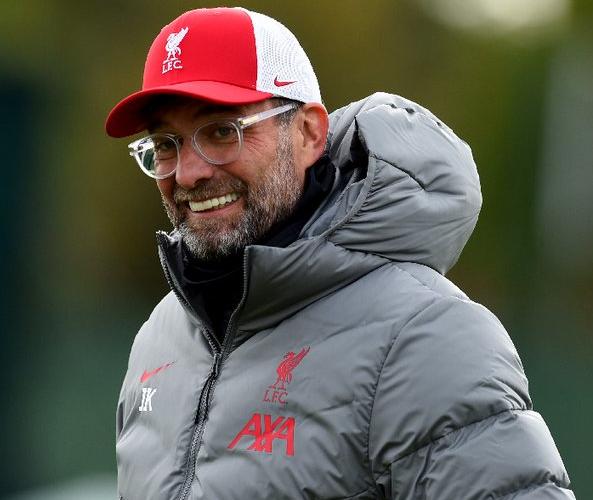 Inglês: Klopp aposta em uma recuperação ‘100%’ de Van Dijk, após cirurgia no joelho