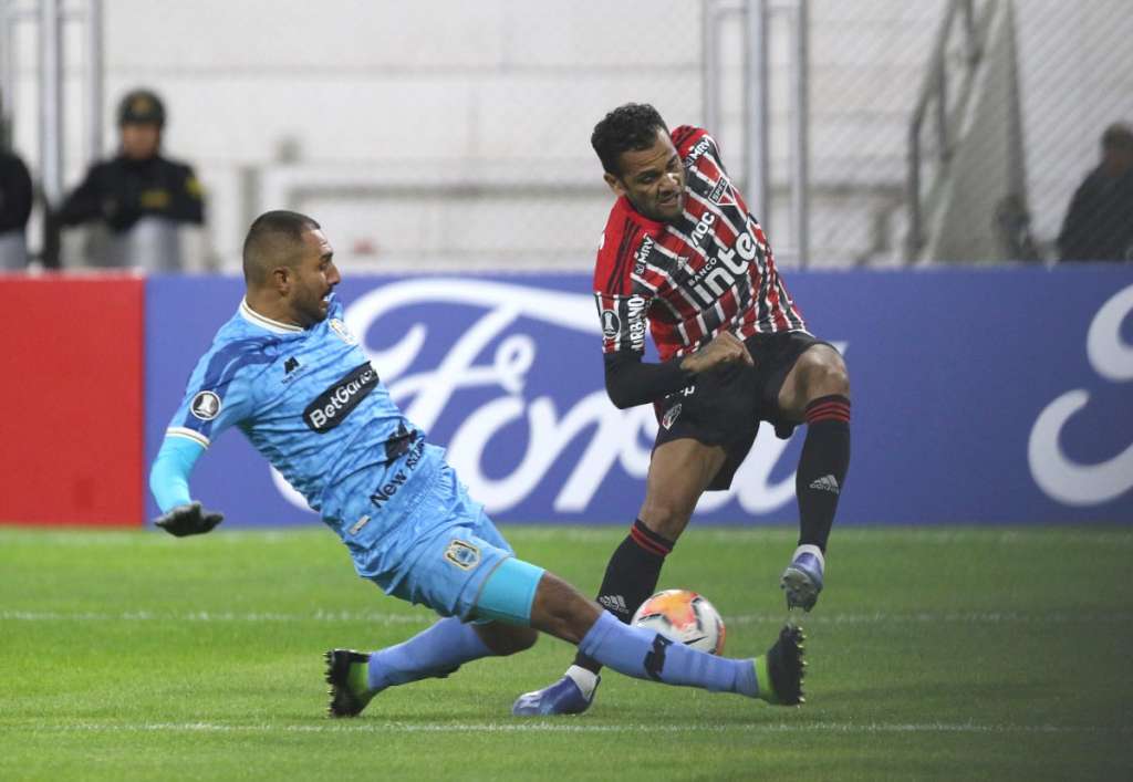 Confronto do primeiro turno entre Binacional-PER e São Paulo (Foto: Rubens Chiri/saopaulofc.net)