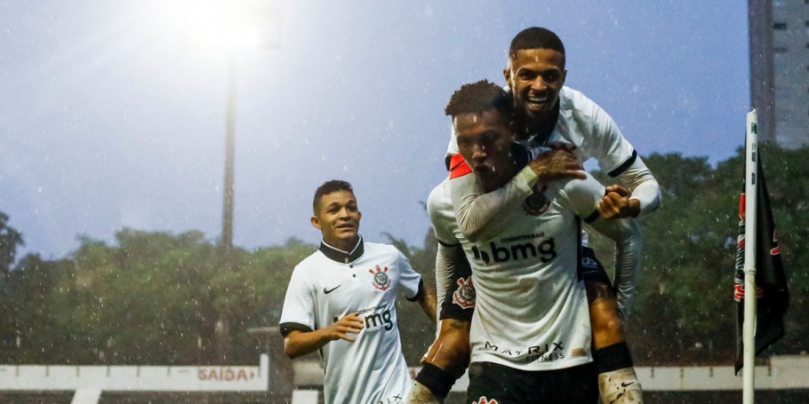 BRASILEIRO SUB-20: Corinthians vence clássico contra o Santos e assume a ponta