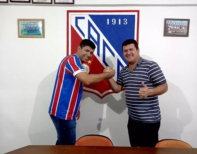 Schwenck, ele mesmo, é oficializado como técnico de time de Santa Catarina