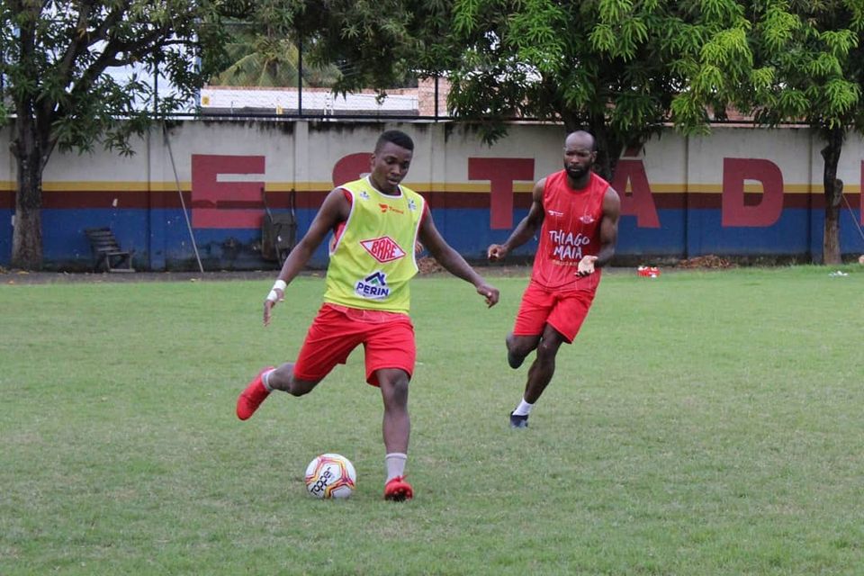 Série D: Volante e artilheiro do Baré no Brasileiro rescindem com o clube