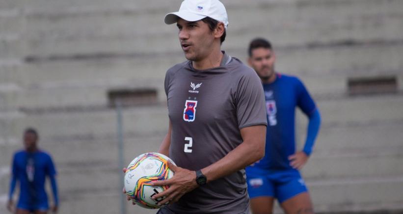 Lúcio Flávio deixa Paraná e será auxiliar técnico de clube do Brasileirão