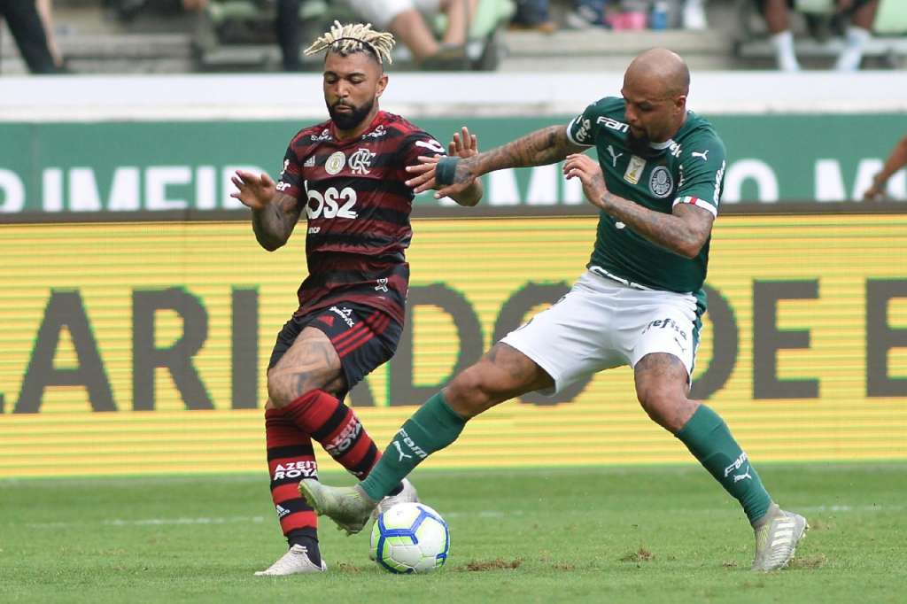 Rivais no Brasileirão, Palmeiras e Flamengo tentam seguir na liderança de suas chaves na Libertadores