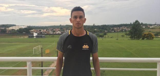 Meia-atacante ex-Figueirense troca candidato ao acesso na Série C por lanterna da Série B