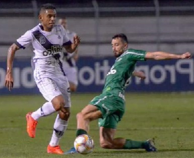 Nem o experiente Marcelo Oliveira escapa no vexame da Ponte Preta