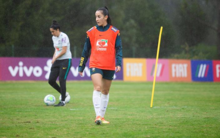 Seleção Feminina: Volante elogia visão de jogo de Pia e versatilidade sob seu comando