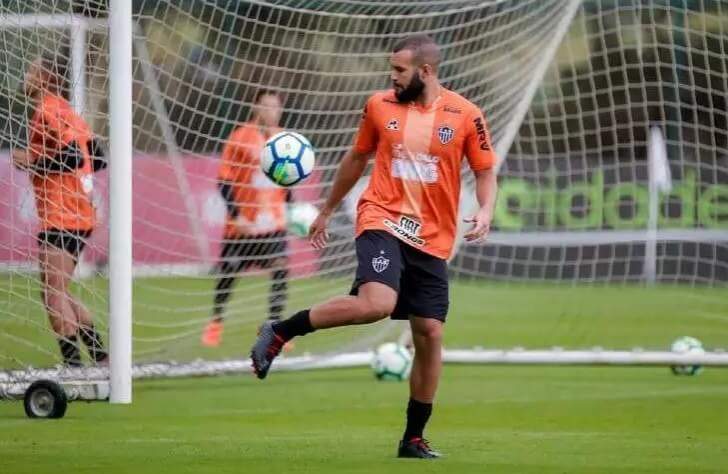 Botafogo acerta empréstimo de volante de rival do Brasileirão