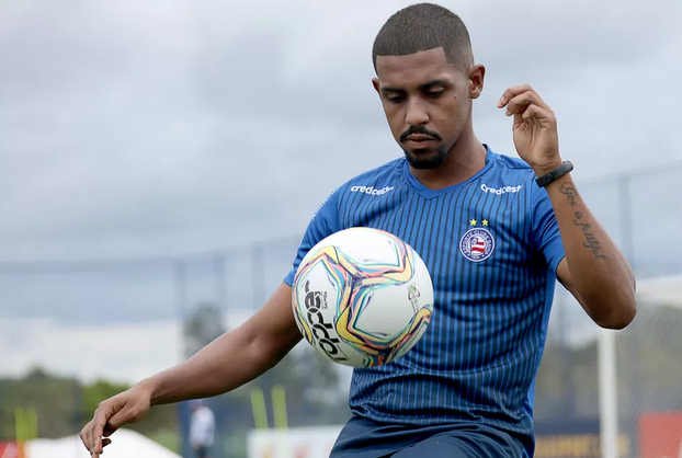 Com mais chances no Bahia, meia pode ser comprado em definitivo junto ao Inter