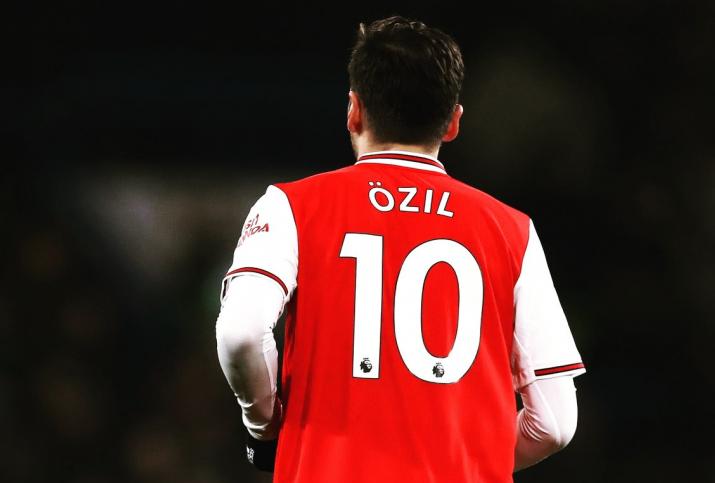 Inglês: ‘Muito decepcionado’, desabafa campeão do mundo após ser cortado do Arsenal