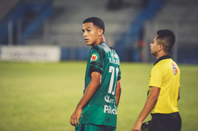 Série C: Com pouco espaço no Manaus, goleiro e atacante são emprestados