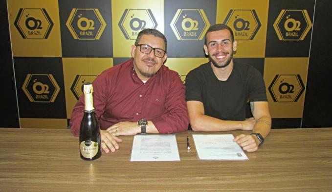 Meia brasileiro troca futebol do Qatar e volta para Portugal