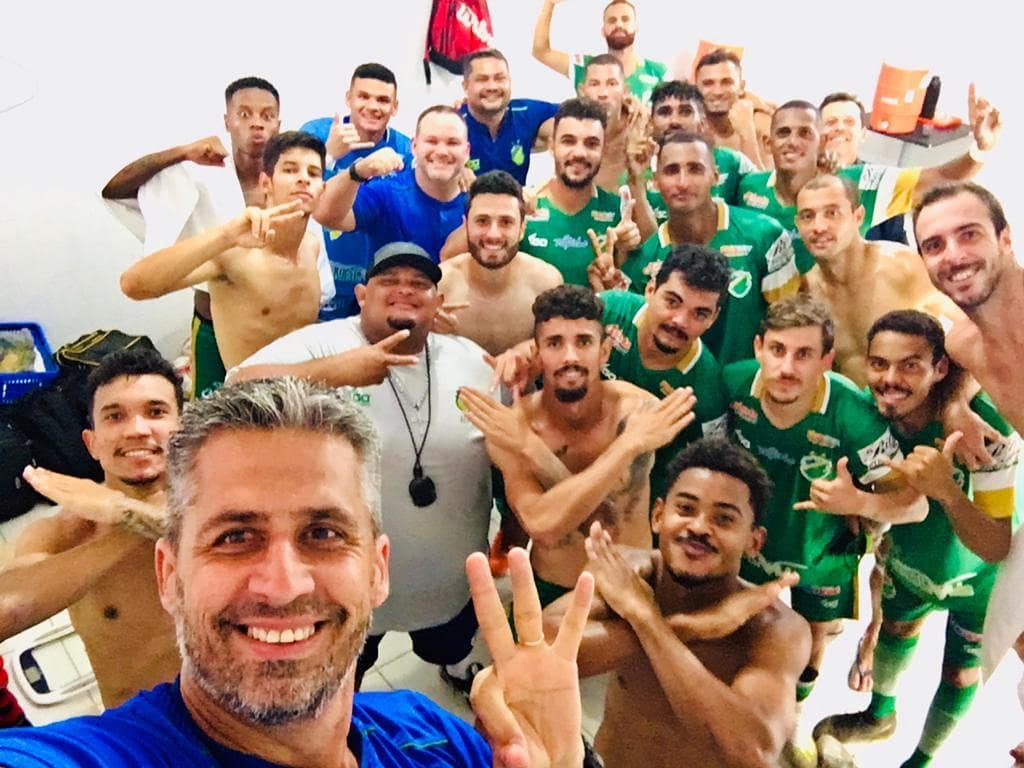 Jogadores do Altos-PI comemorando vitória diante do Sinop-MT (Foto: Divulgação)