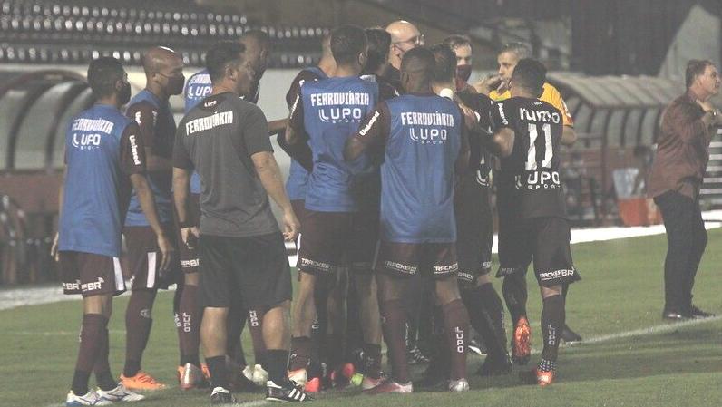 Ferroviária derrota o Bangu