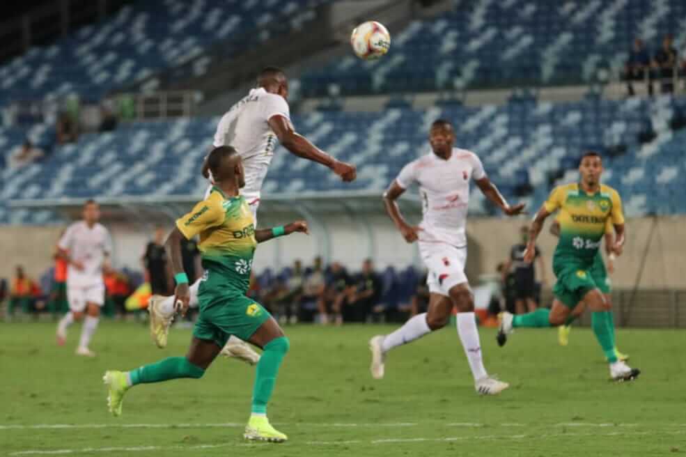 Cuiabá e Paraná fizeram um jogo emocionante (Foto: Ascom/Dourado)