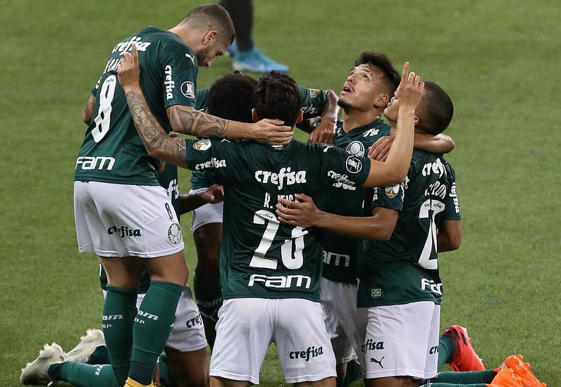 Palmeiras espanta a crise