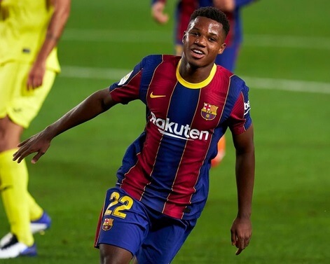 Jornalista compara destaque do Barcelona a um “camelô jovem e negro”