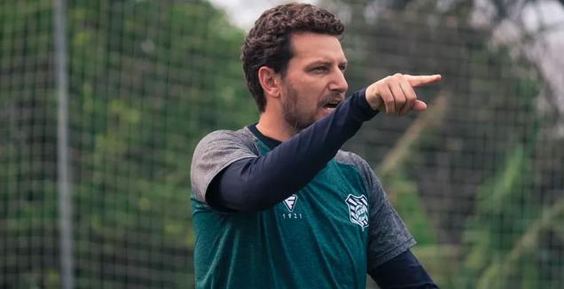 Elano abre a caixa preta do Figueirense: “Temos uma dificuldade financeira”