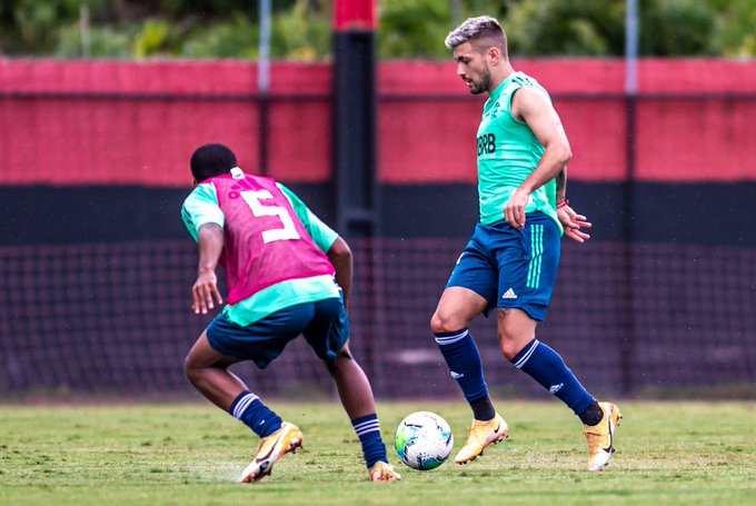 Meia faz gol em treino e deve reforçar Flamengo na ‘final’