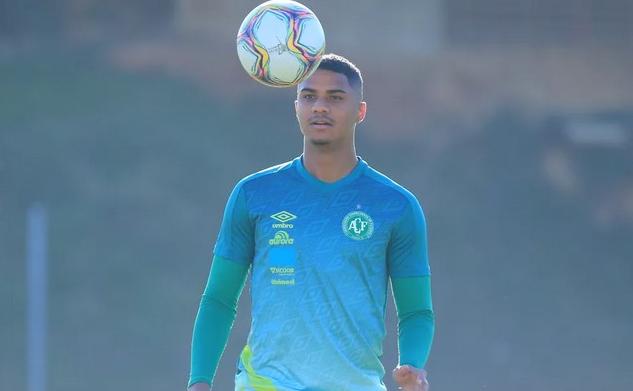 Melhor defesa da Série B, líder terá que mexer na zaga contra Operário