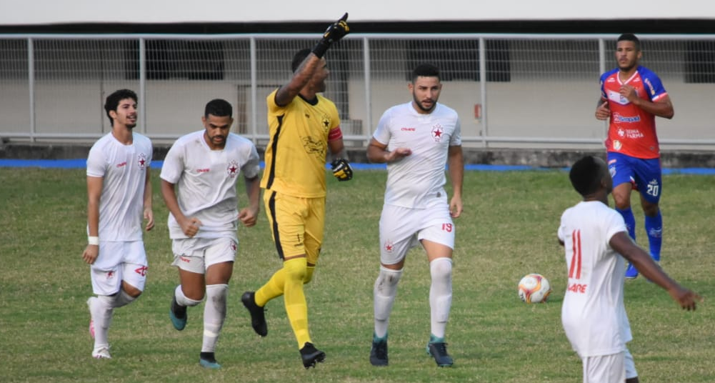 Goleiro Bruno volta a fazer um gol após mais de 10 anos. Assista!