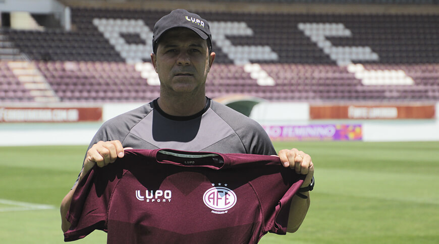 Ex-meia de Santos, Portuguesa e São Caetano assume time da Copa Paulista