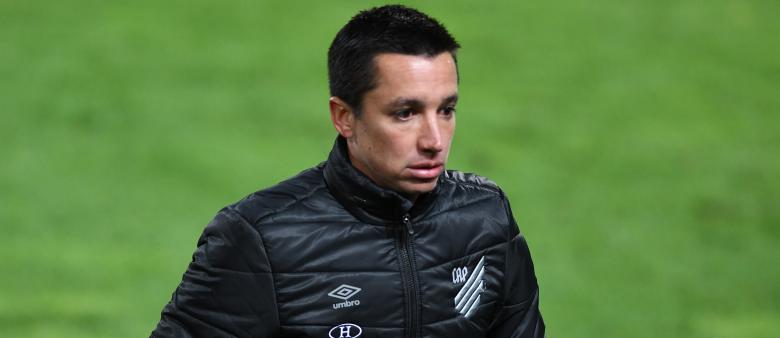 Athletico-PR afasta Eduardo Barros, e campeão mundial com São Paulo acumulará funções