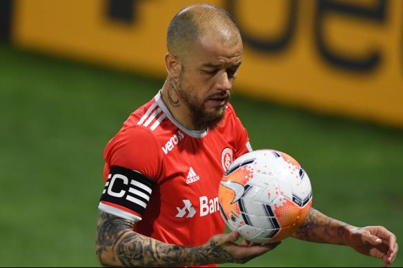 D'Alessandro comemora classificação na Libertadores, mas afirma que o Inter poderia 'mais' após derrota