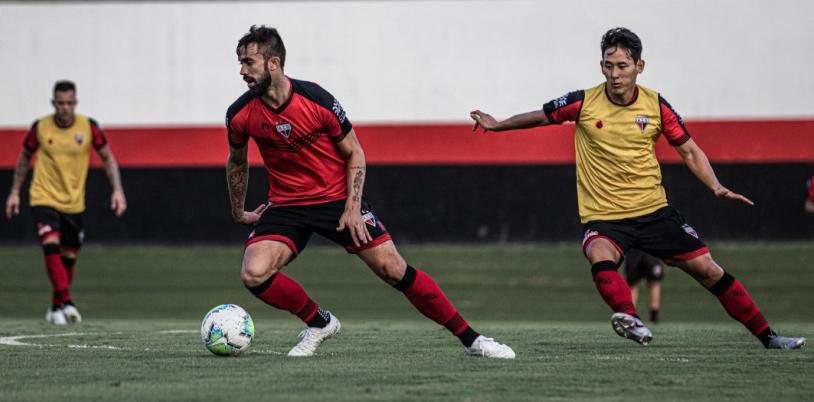 Três disputam uma vaga no meio-campo do adversário do Palmeiras