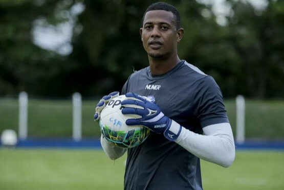 Série B: Sampaio Corrêa pode ter estreia no gol para segurar o vice-líder