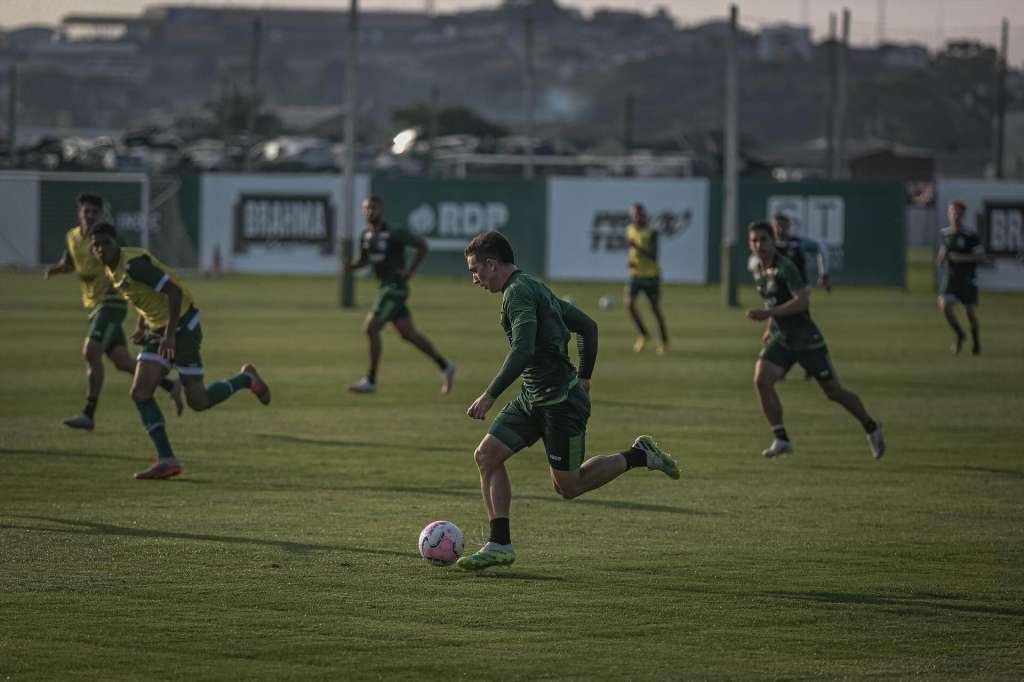 Coritiba faz confronto direto contra o rebaixamento com o Ceará